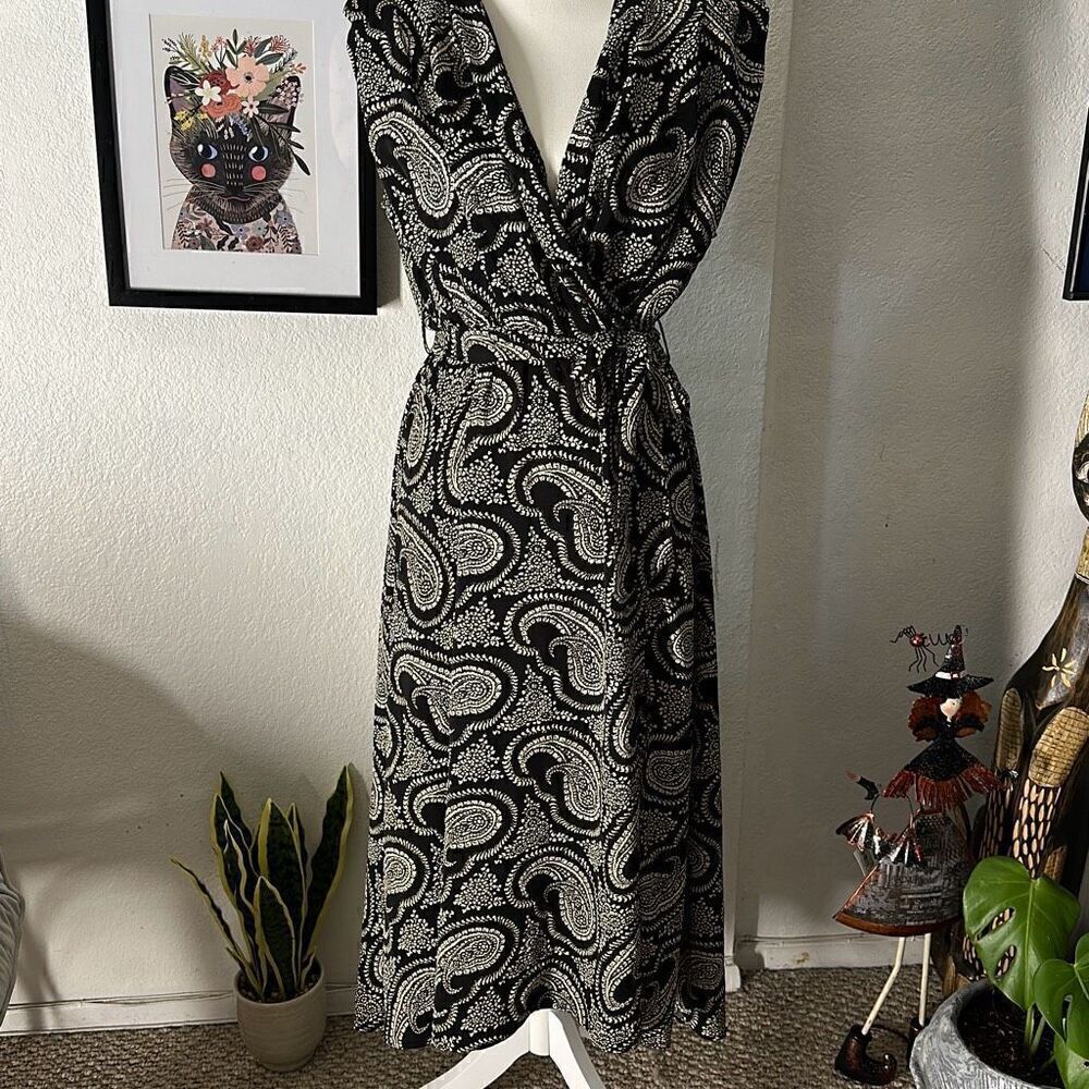 Bishop + young Size M Black Assymetrical hem dress